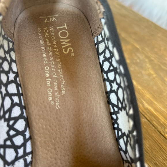 Tom’s black wedge shoes - Picture 3 of 4